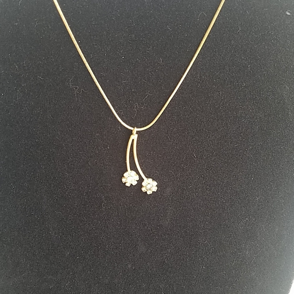 *P 👸📿 Pendant Necklace by Lady Remington